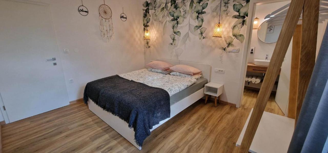 Hotel Samarin Črnomelj エクステリア 写真