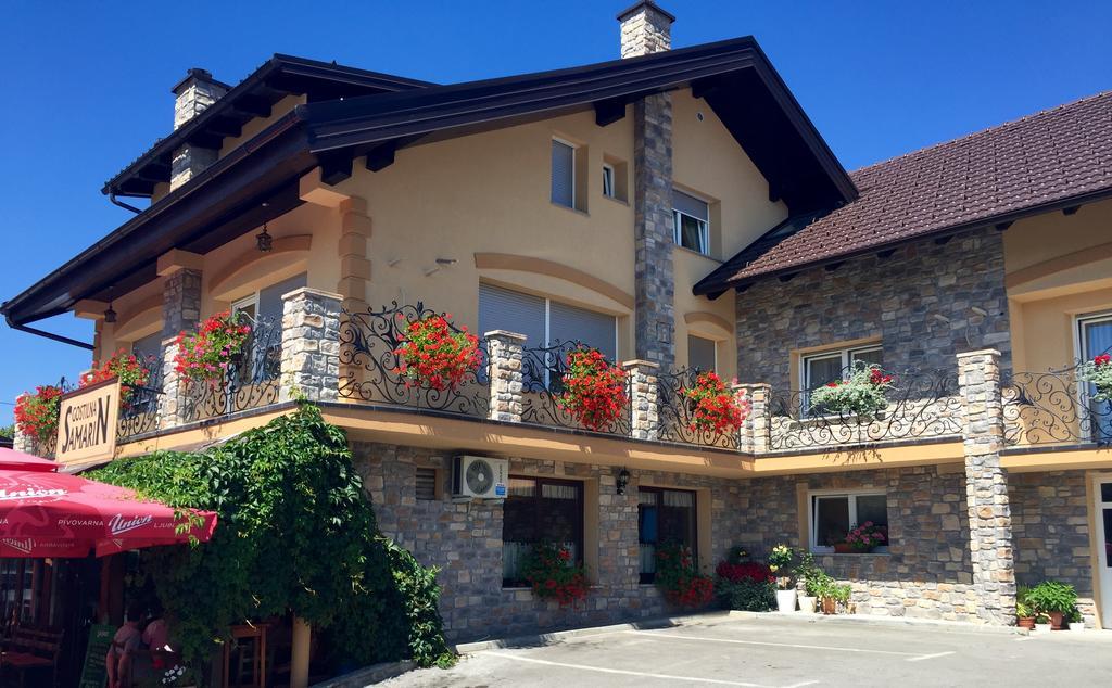 Hotel Samarin Črnomelj エクステリア 写真